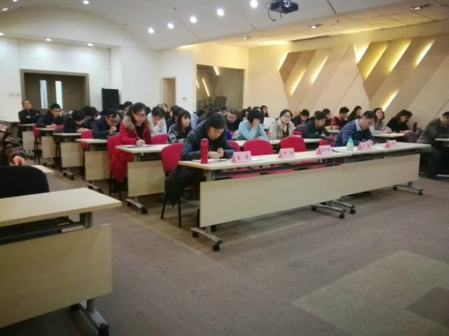 提倡企業(yè)文化，加強企業(yè)管理